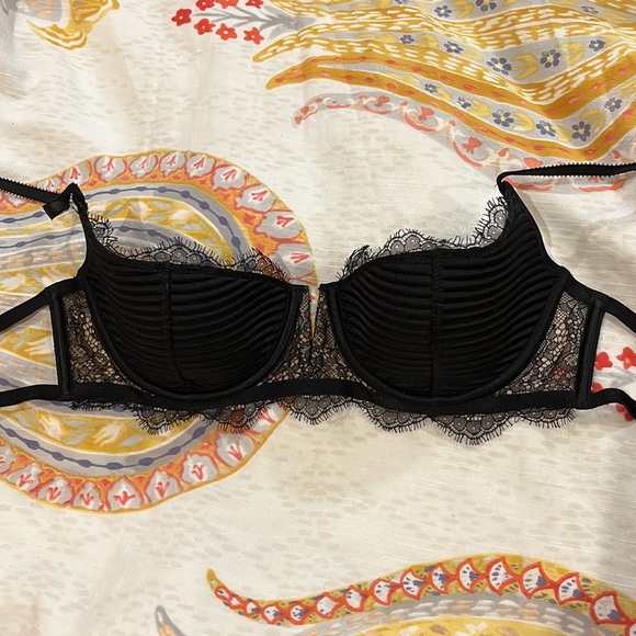 Victoria’s Secret Black lace Dream Angels Balconet 32D - Picture 3 of 8